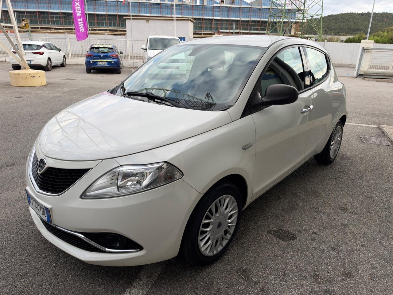 Lancia Ypsilon 1.2 69 CV 5 porte Silver