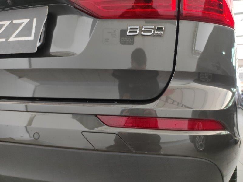 VOLVO XC60 (2017-->) - XC60 B5 (d) AWD Geartronic Momentum Pro