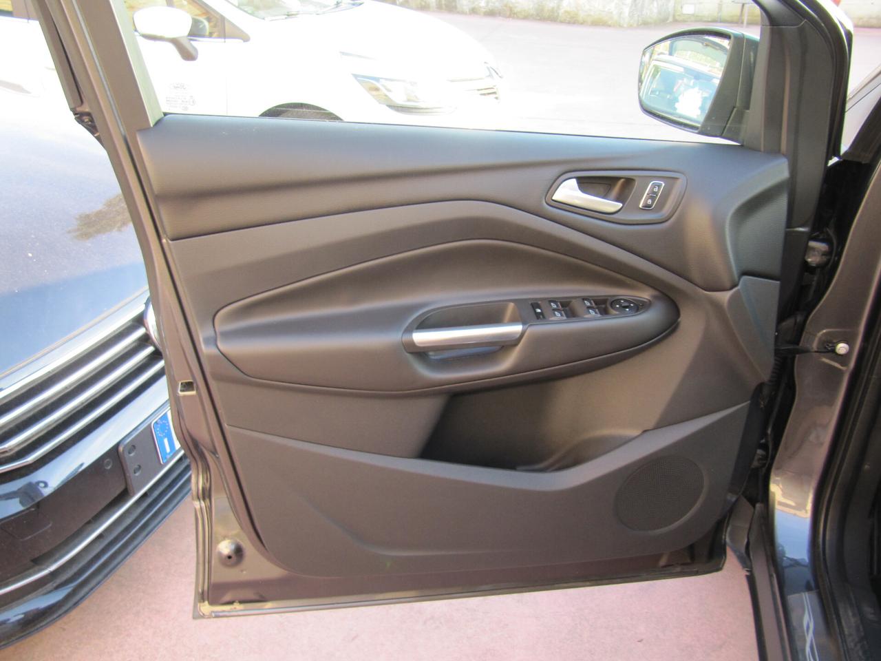 Ford Kuga 2.0 TDCI 120 CV S&S 2WD Titanium