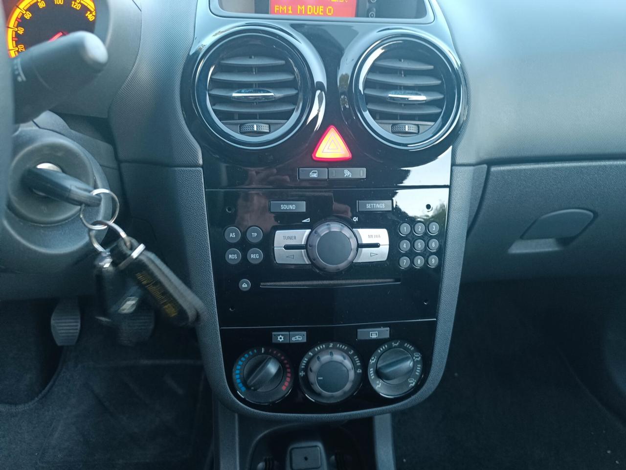 Opel Corsa 1.2 3 porte 2013 SOLAMENTE 49.000 KM