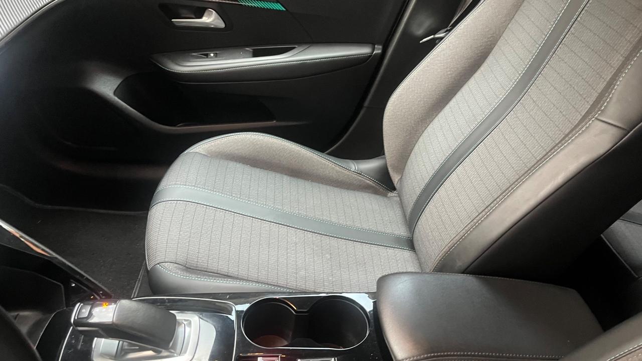 Peugeot 208 motore elettrico 136 CV 5 porte Active Pack