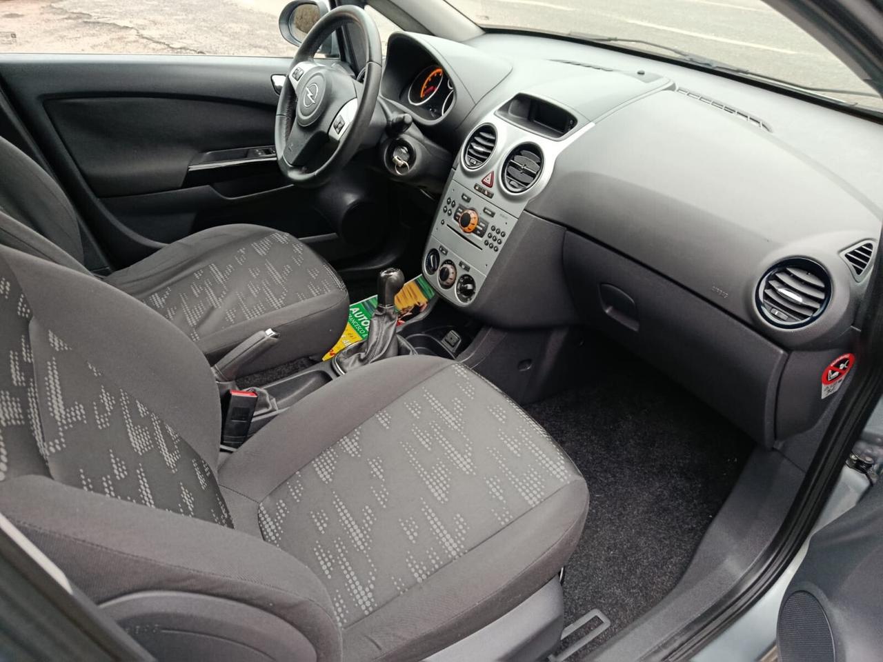 Opel Corsa 1.2 5 porte Club