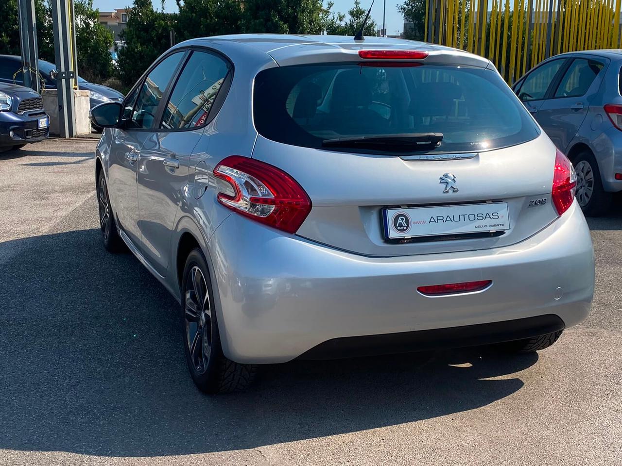 Peugeot 208 1.4 HDi 68 CV 5 porte Allure