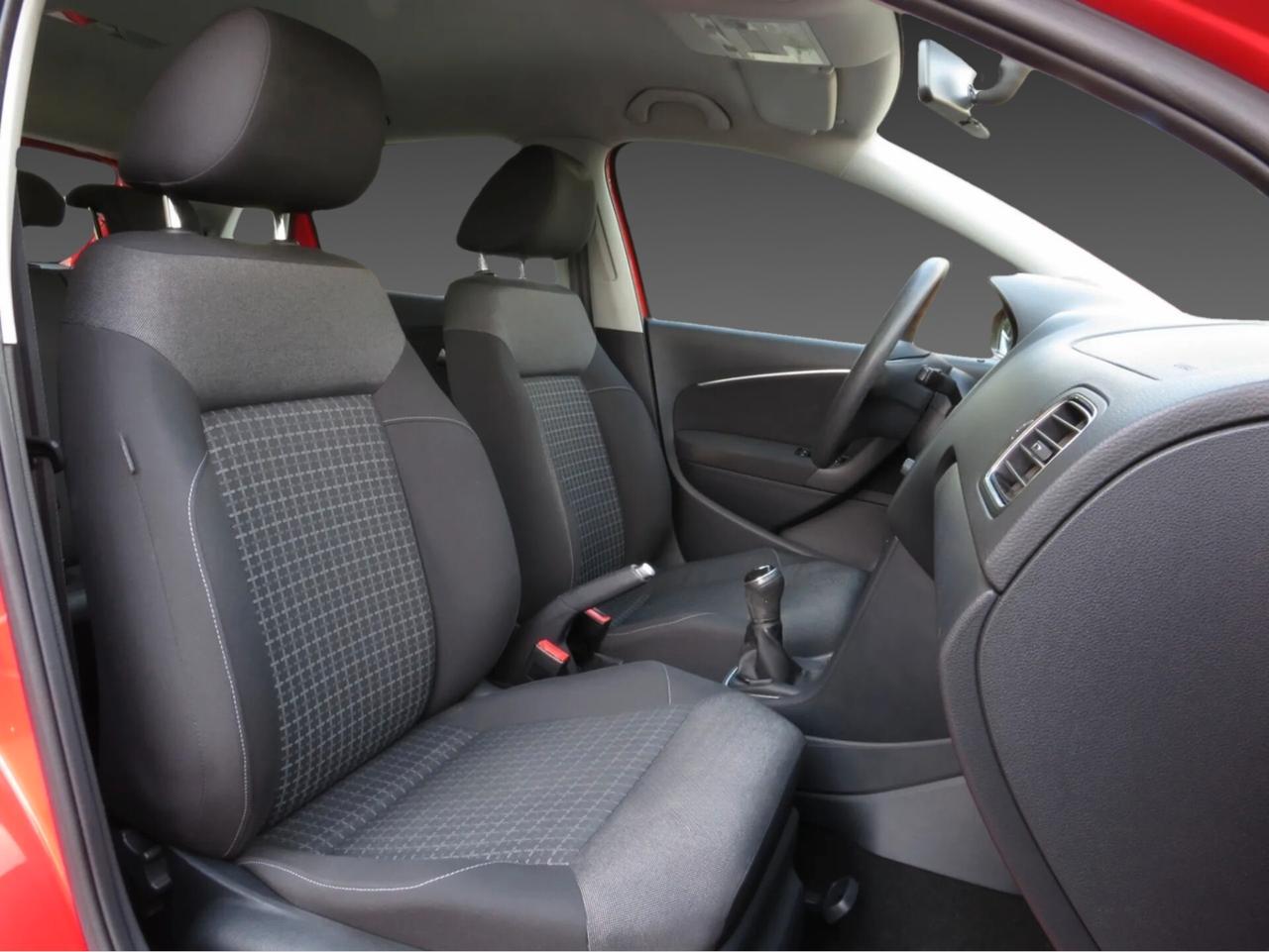 Volkswagen Polo 5p 1.0 Comfortline 75cv. sensori ant/post-bluetooth