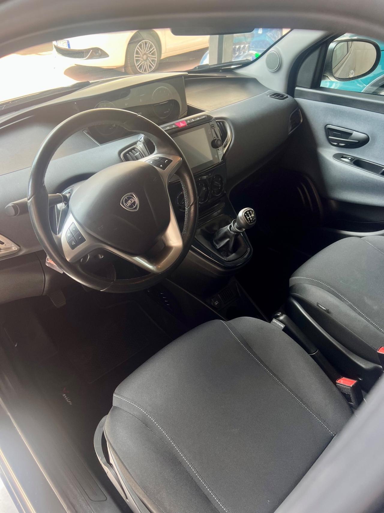 Lancia Ypsilon 1.0 FireFly 5 porte S&S Hybrid Gold Plus