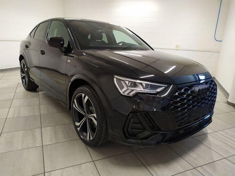 Audi Q3 Sportback 35 2.0 tdi Identity Black s-tronic