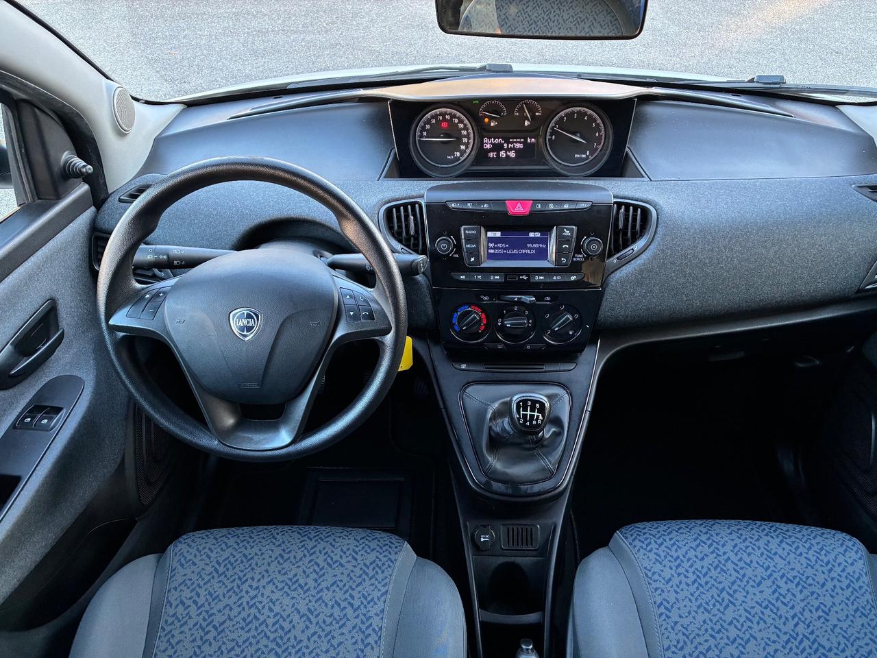 Lancia Ypsilon 1.0 FireFly S&S Hybrid Ecochic Silver