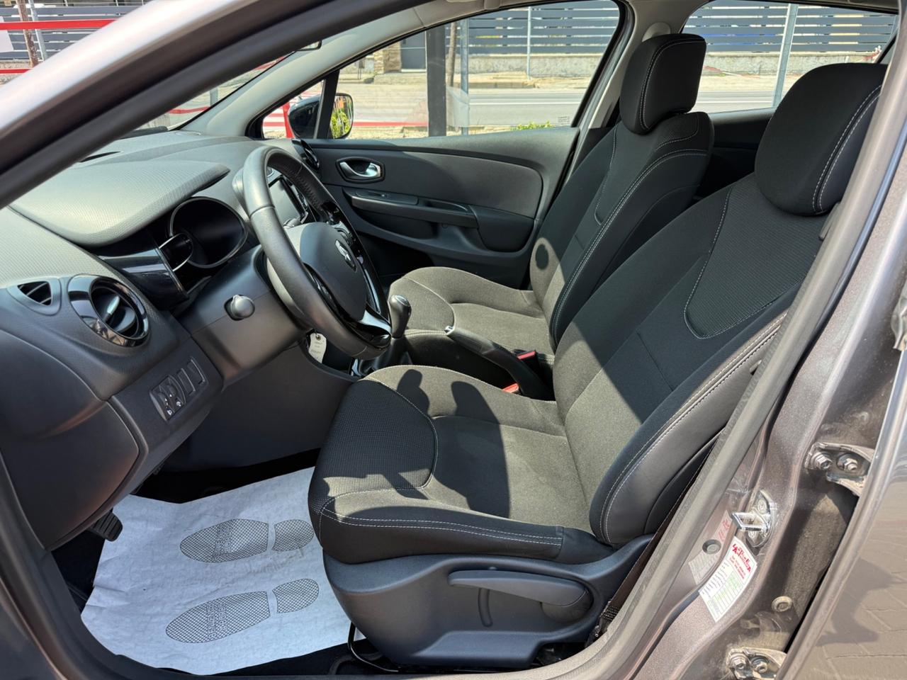 Renault Clio 1.2 75CV 5 porte Zen EURO6 NEOPATENTATI