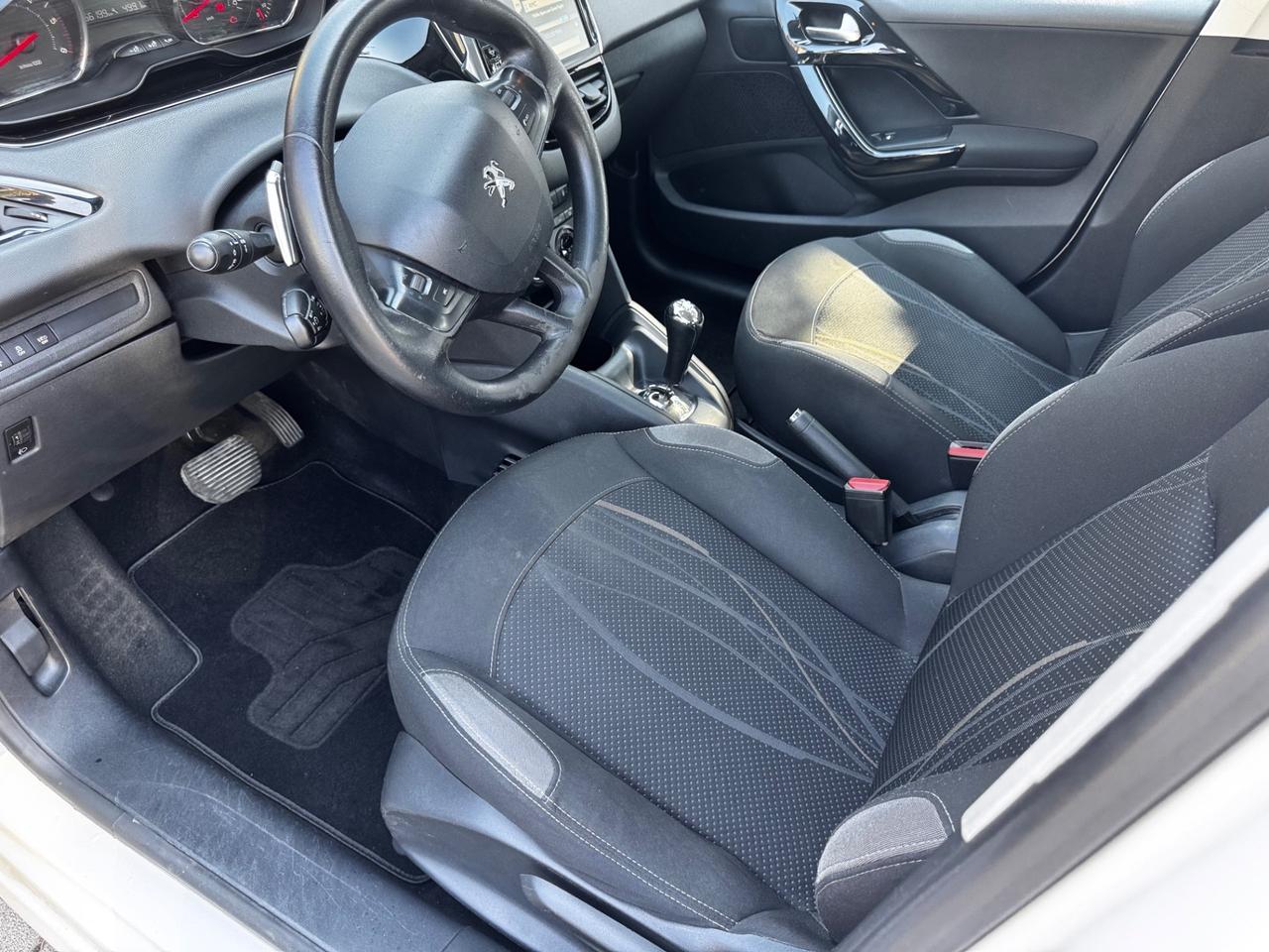 Peugeot 208 1.4 e-HDi 68 CV automatica/ neopatentati