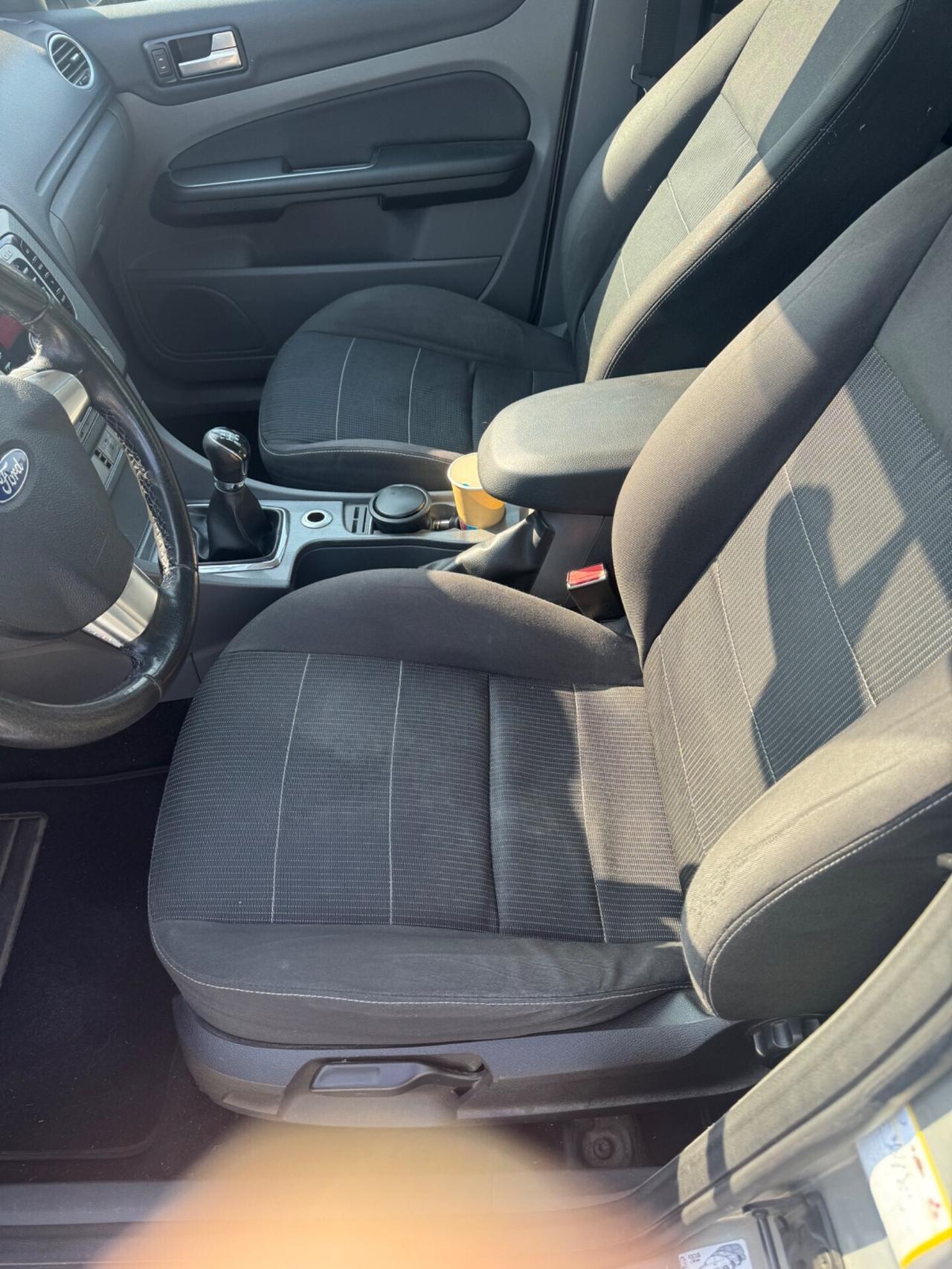 Ford Focus Focus+ 2.0 (145CV) 5p. Bz.- GPL berlina con gancio traino