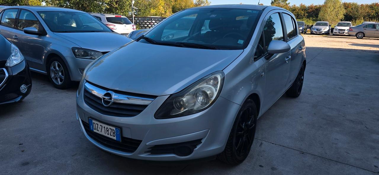 Opel Corsa 1.4 16V 5 porte Cosmo