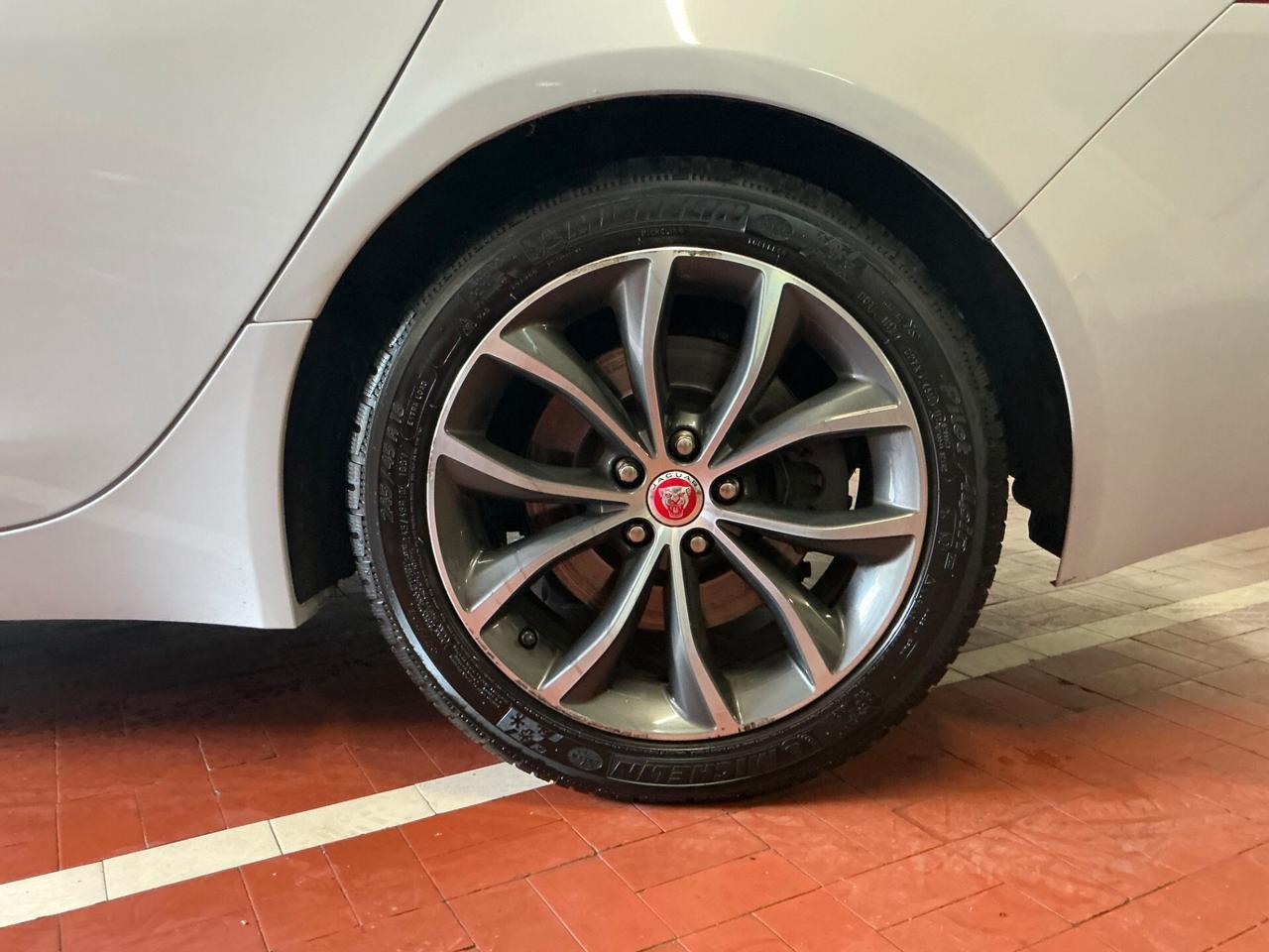 JAGUAR XF 3.0d V6 2015 TETTO APRIBILE FULL OPTIONAL 80.000KM