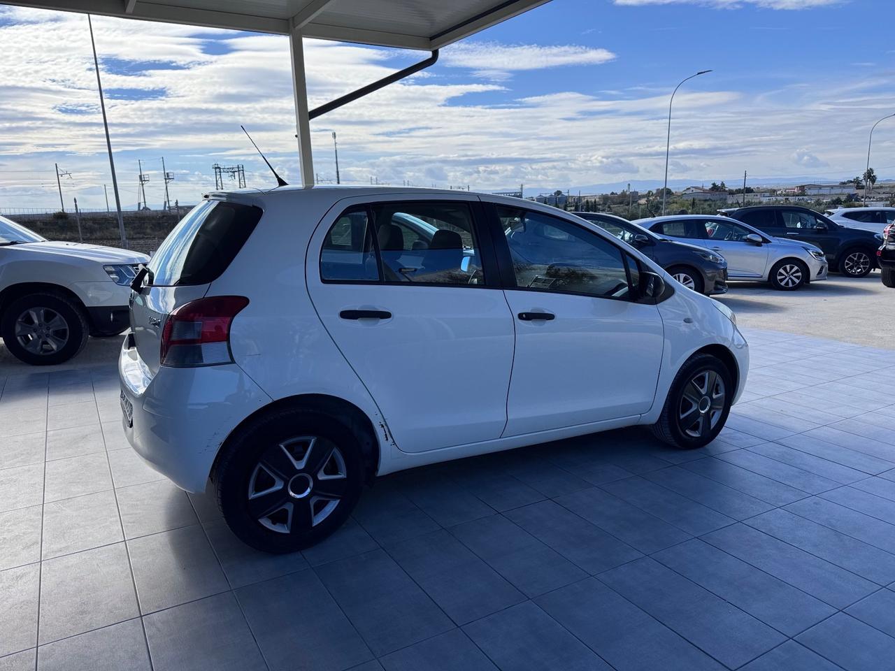 Toyota Yaris 1.0 5 porte