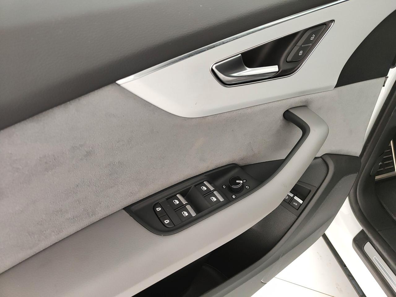 Audi Q8 55 TFSI e quattro tiptronic Sport