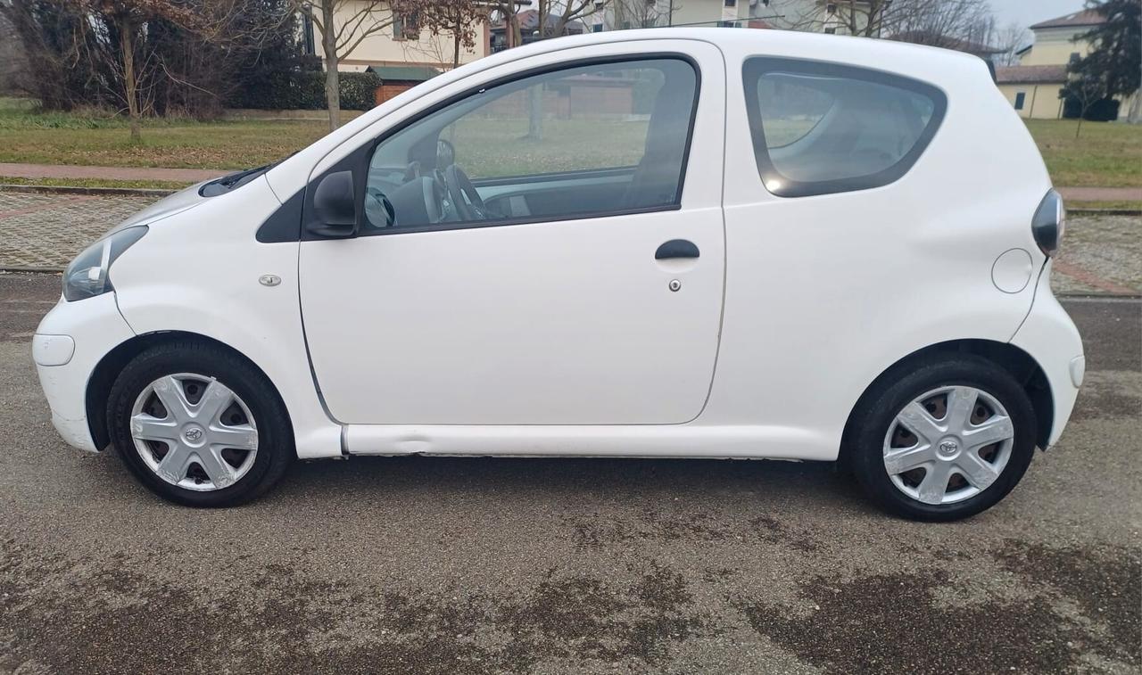 Toyota Aygo 1.0 12V VVT-i 3 porte Now Connect