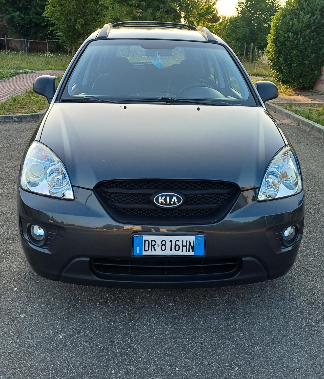 Kia Carens 2.0 CVVT LX Family