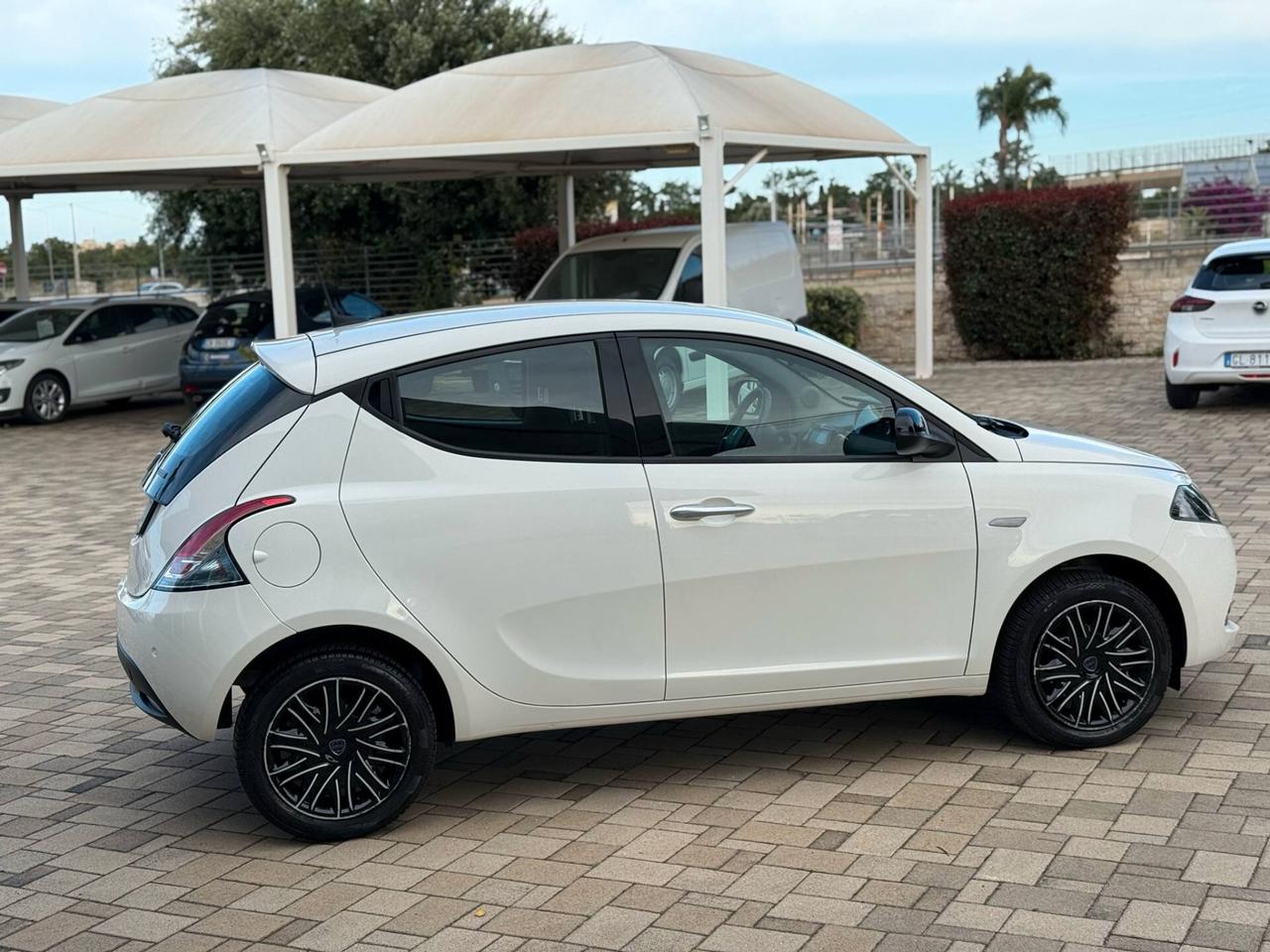 Lancia Ypsilon 1.0 FireFly 5 porte S&S Hybrid Gold