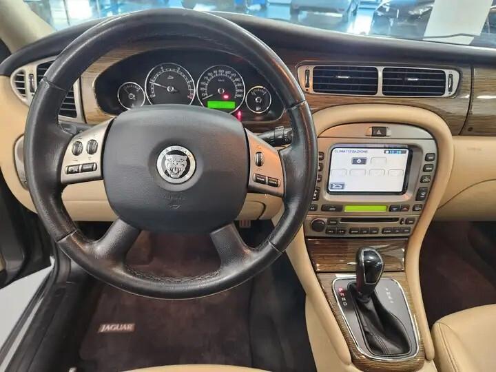 Jaguar X-Type 2.2D cat aut. Premium Luxury cDPF