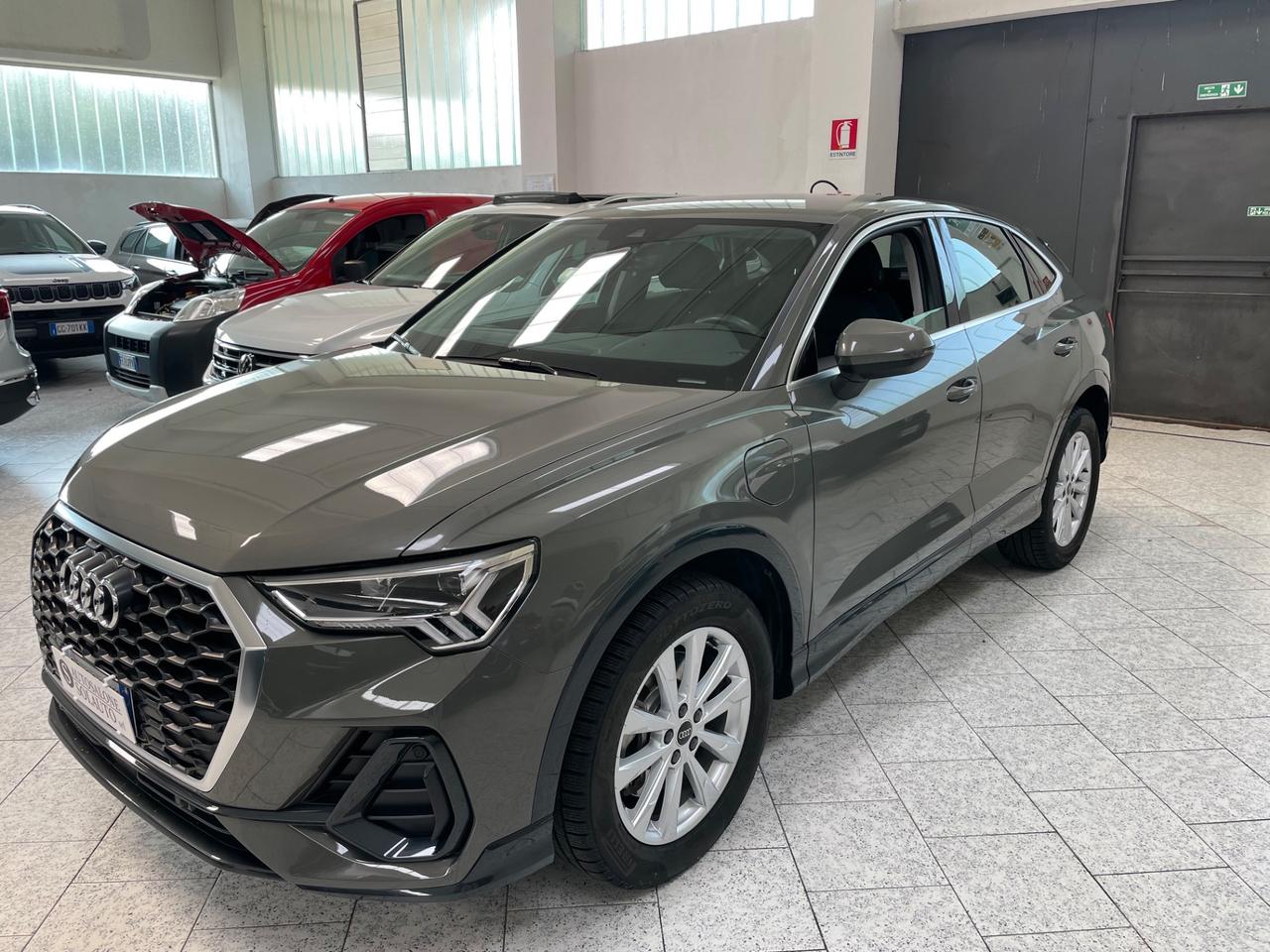 Audi Q3 SPB 45 TFSI e S tronic Business Plus