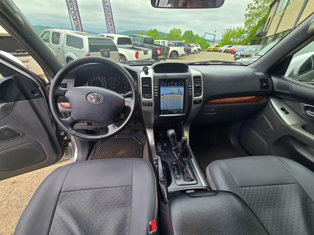 Toyota Land Cruiser 3.0 D-4D WAGON 8 POSTI