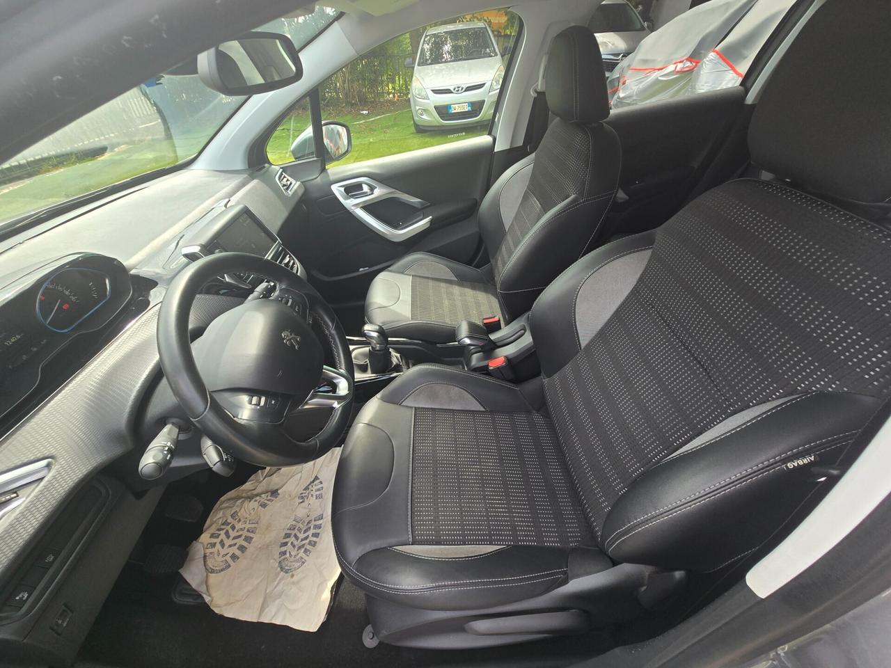 Peugeot 2008 1.2BENZ 82CV 60000KM ALLURE-2020