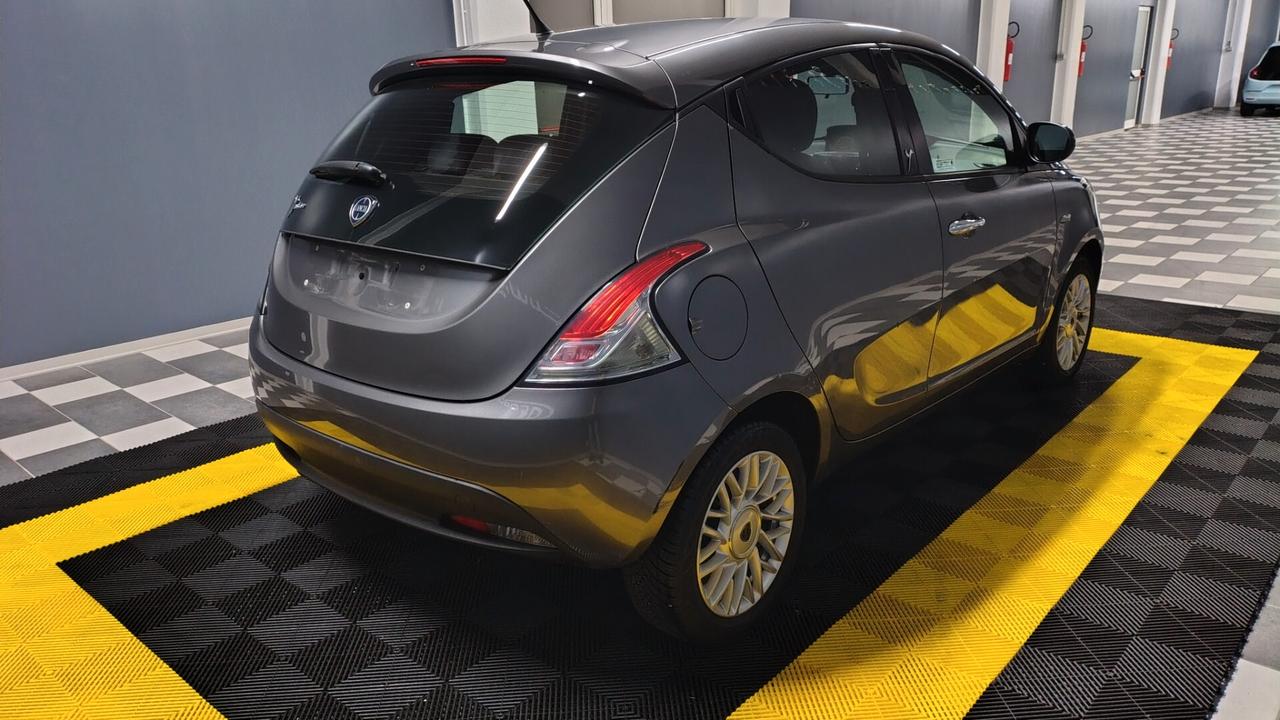 Lancia Ypsilon 1.2 69 CV 5p