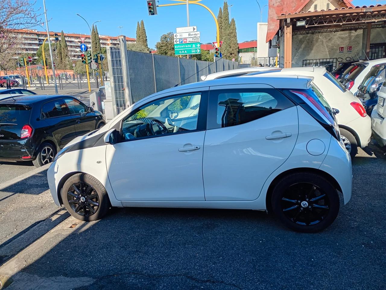 Toyota Aygo 1.0 VVT-i 69 CV 5 porte x-wave TSS MMT