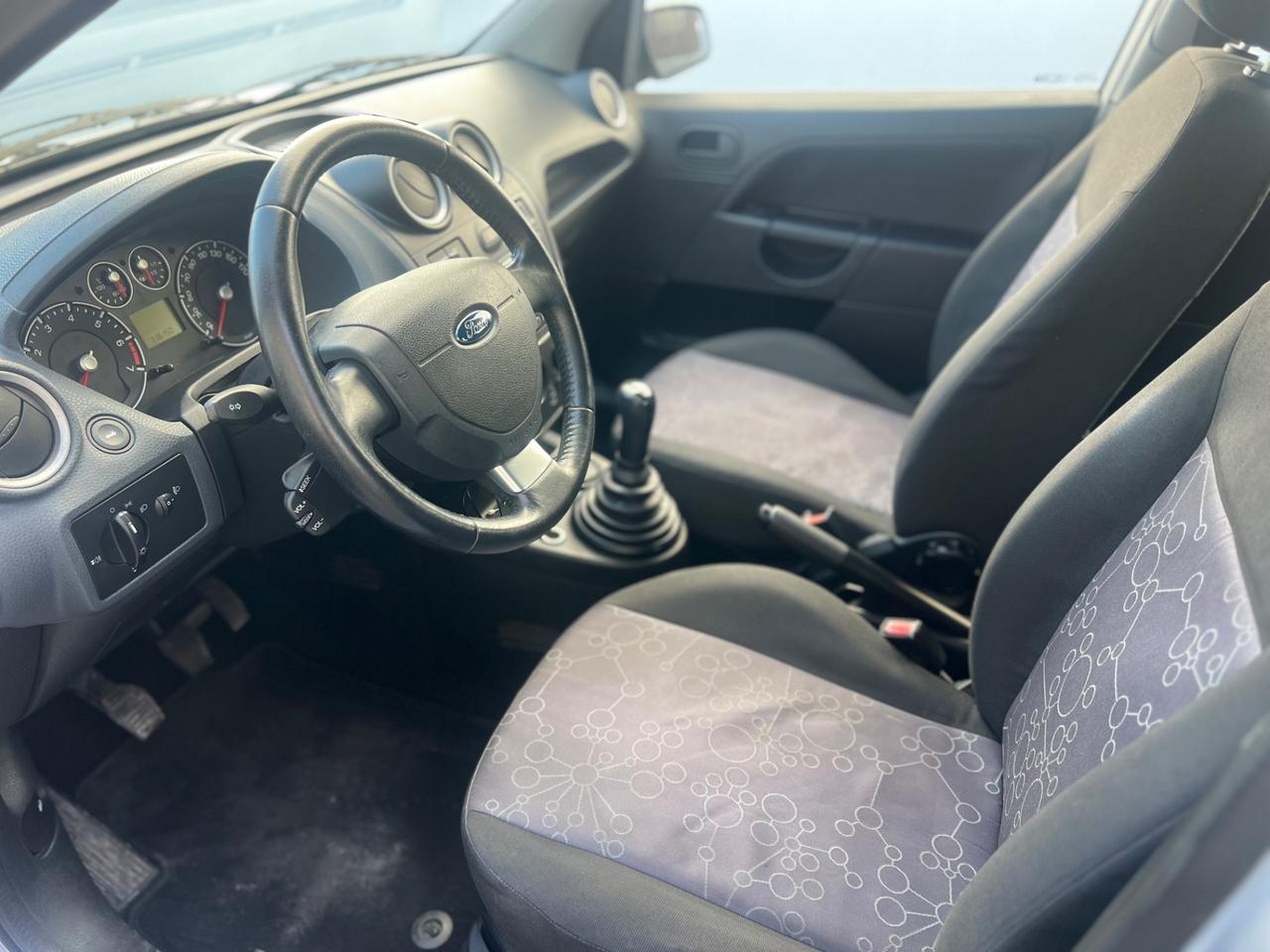 Ford Fiesta 1.2 BENZ PER NEOPATENTATI