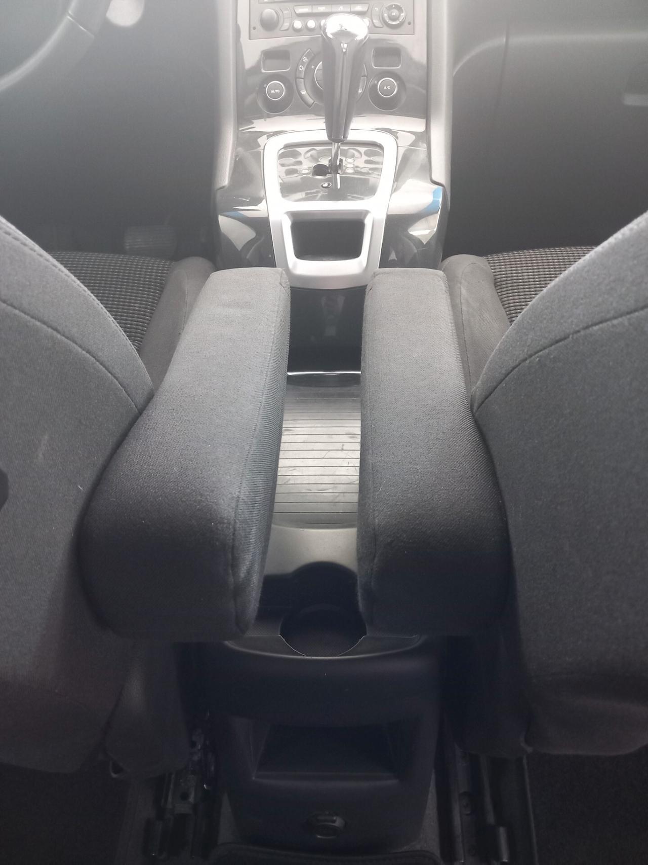 Peugeot 5008 1.6 diesel automatica 7 posti 152 mila km anno 2013