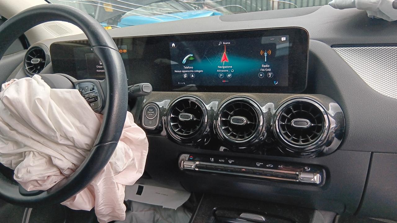 Mercedes GLA 200 CDI INCIDENTATA SINISTRATA MONDIALCARS 021