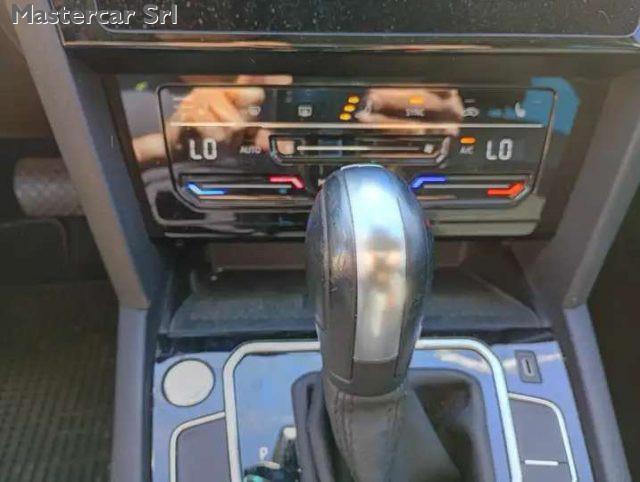 VOLKSWAGEN Passat Variant Passat Variant 2.0 tdi Executive 200cv dsg - GH430