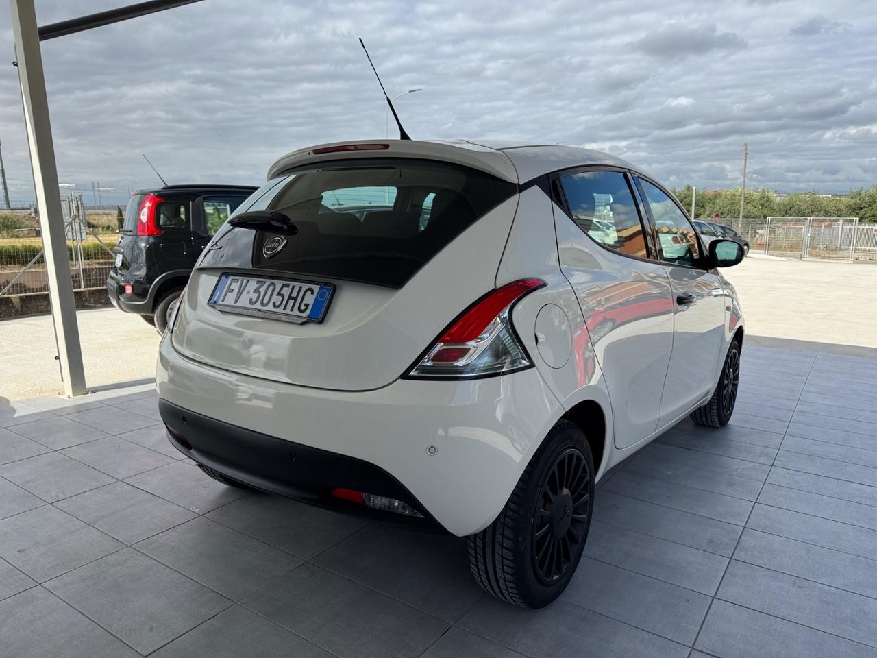 Lancia Ypsilon 1.2 69 CV 5 porte GPL Ecochic Elefantino Blu