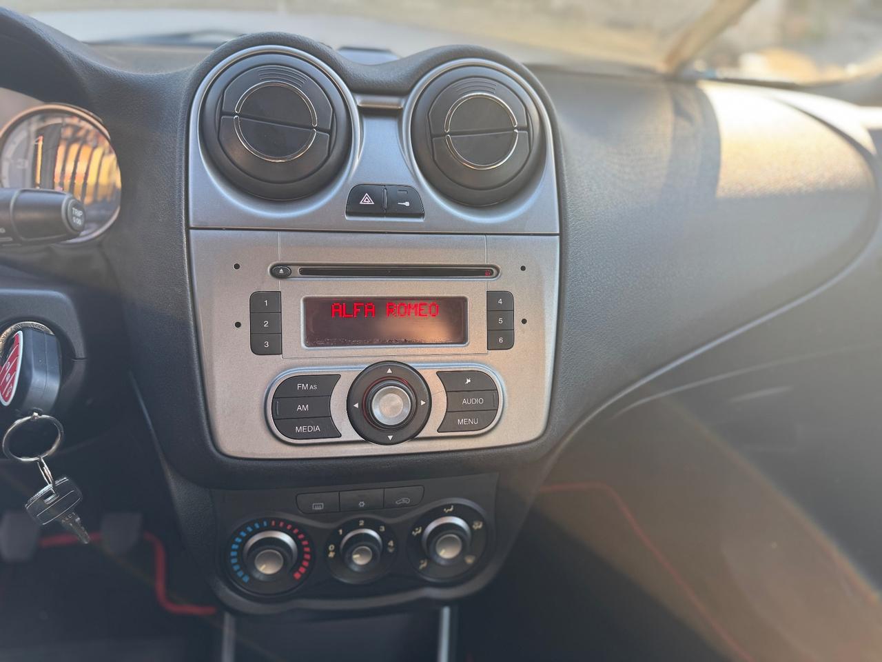 Alfa Romeo MiTo TURBO SeS Distinctive Sport Pack Cc 900 84Cv