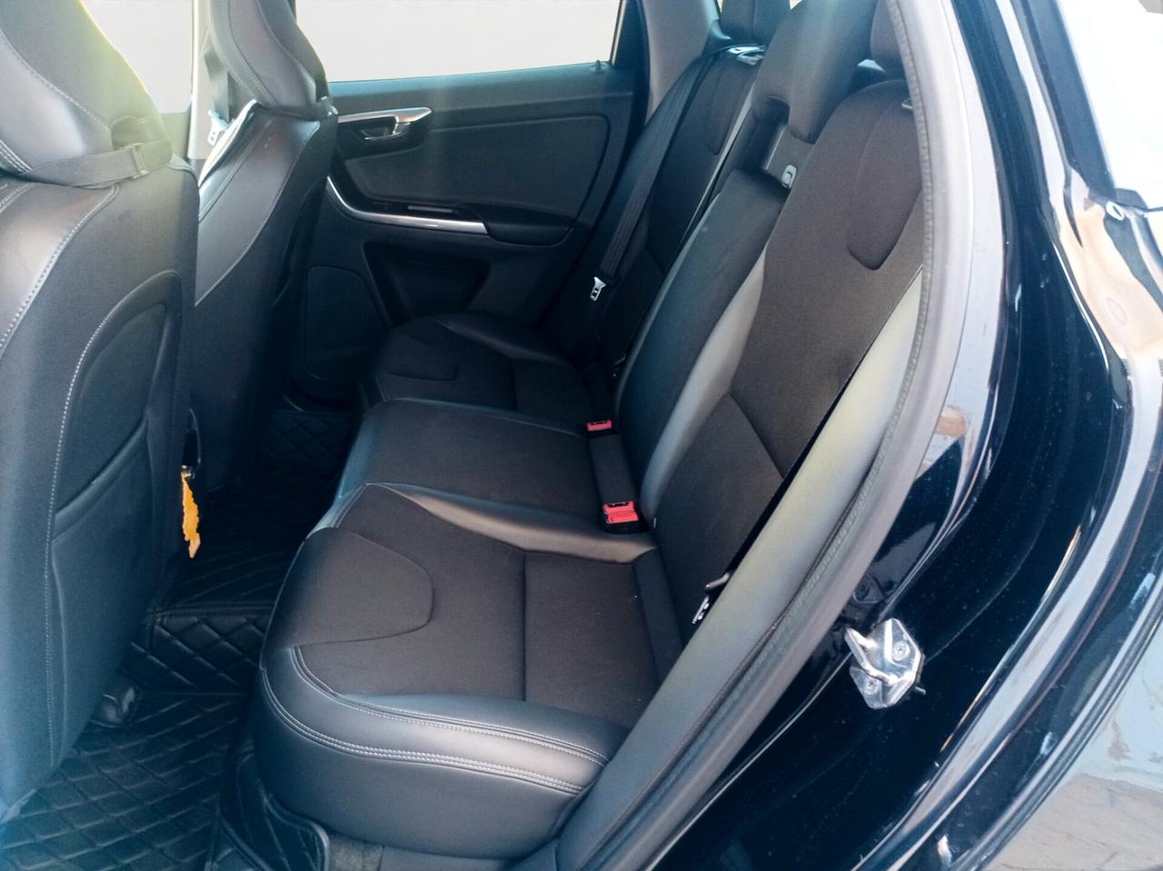 Volvo XC 60 D4 Geartronic R-design Momentum FWD TRAZIONE ANTERIORE