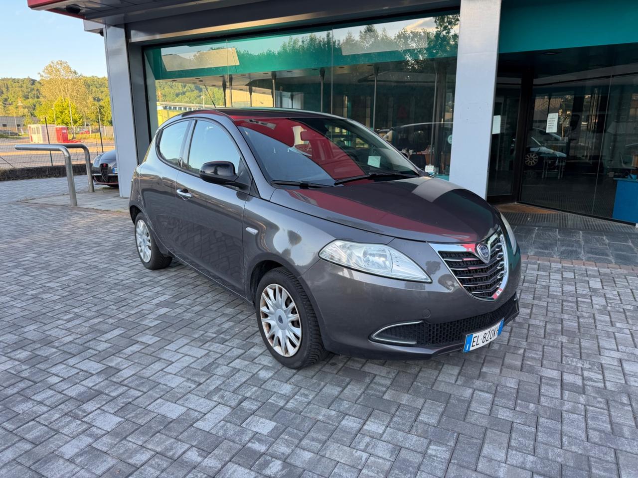 Lancia Ypsilon 1.2 69 CV 5 porte - NEOPATENTATI