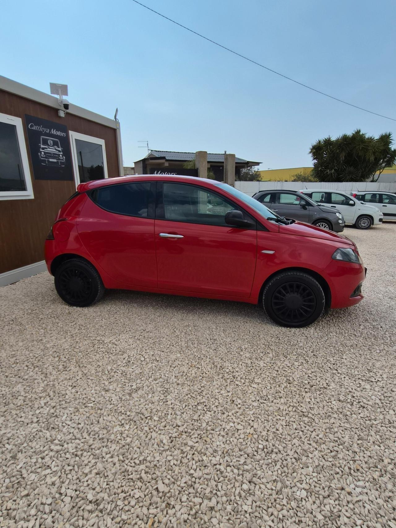 Lancia Ypsilon 1.0 S&S Hybrid Ecochic Silver