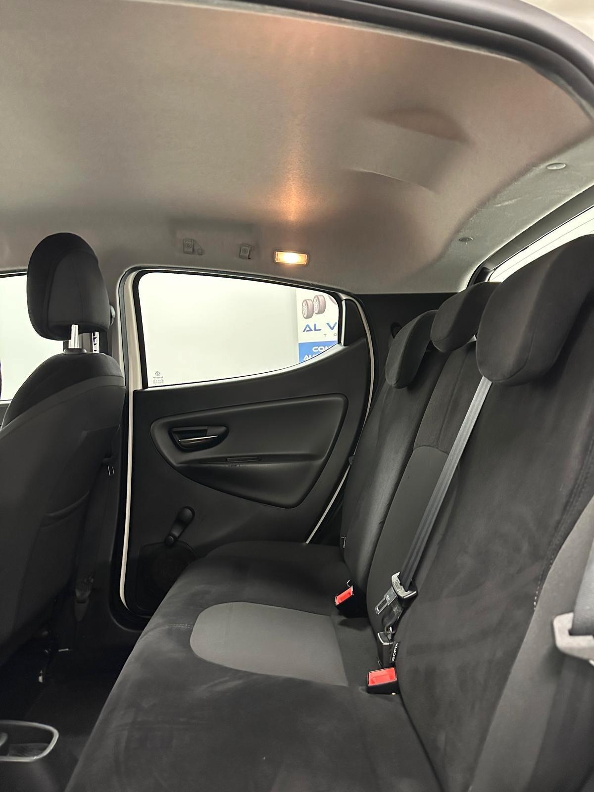 Lancia Ypsilon 1.2 69 CV 5 porte GPL Ecochic Gold - NeoPatentati