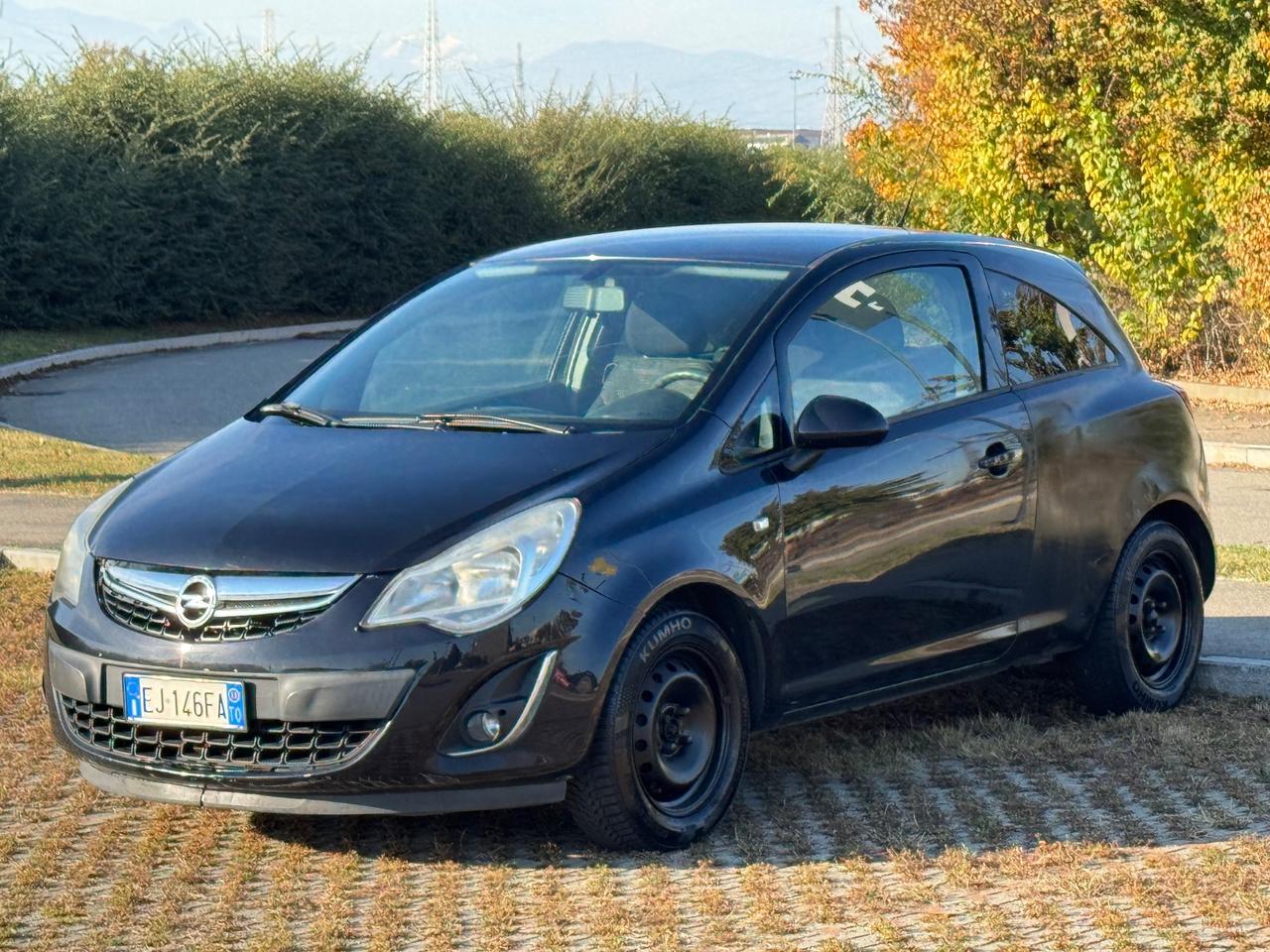Opel Corsa 1.2 3 porte b-color