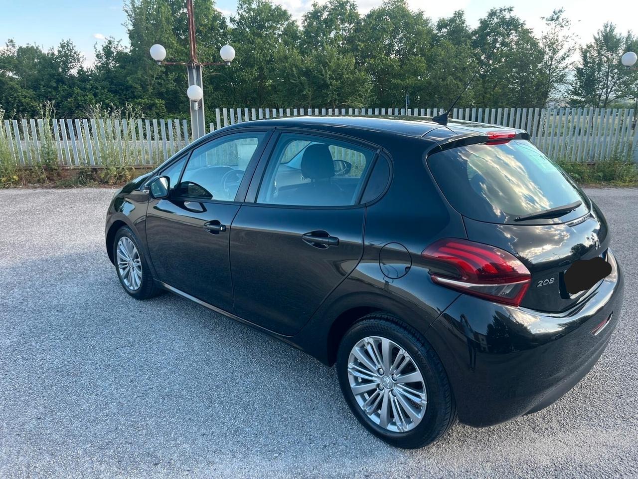 Peugeot 208 PureTech 82 5 porte Allure