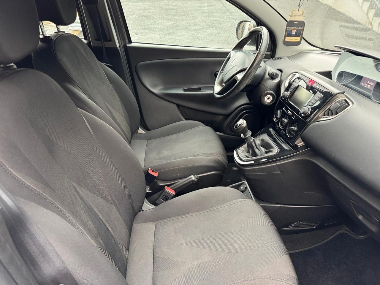 Lancia Ypsilon 1.2 69 CV 5 porte S&S Gold