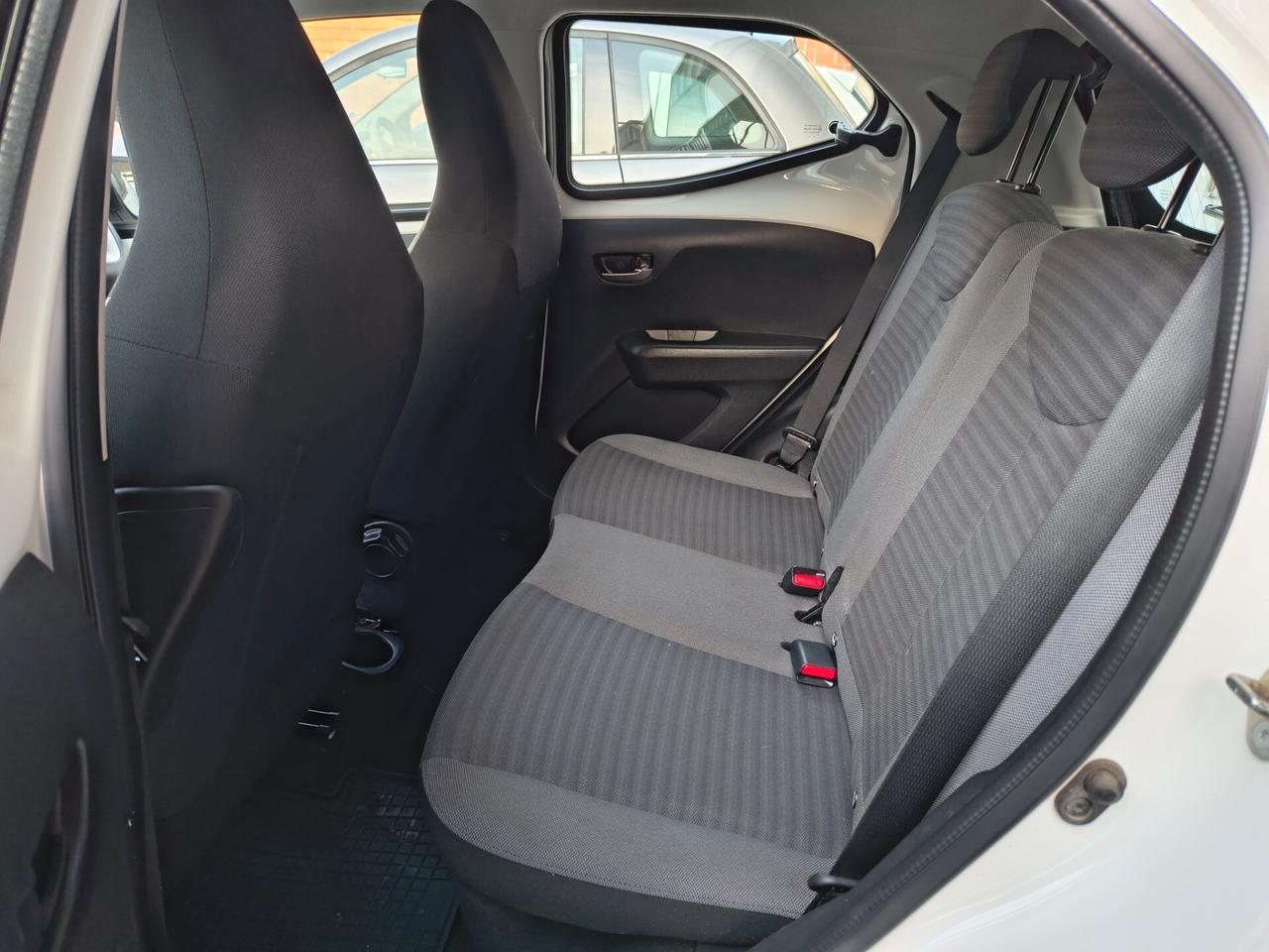 Toyota Aygo Connect 1.0 VVT-i 72 CV 5 porte x-fun