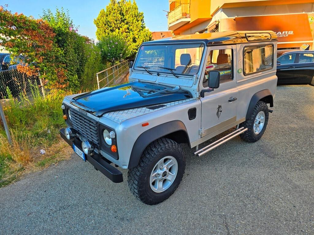 Land Rover Defender 90 TDI 200 RESTAURATA!