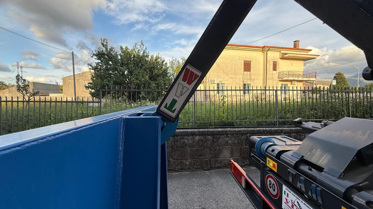 Iveco EUROCARGO SCARRABILE NUOVO MARCA TAM