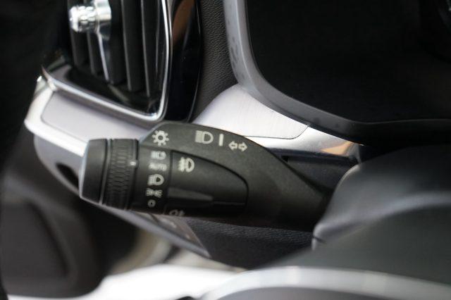 VOLVO V60 D3 Momentum Business Uniprop. Ufficiale Italia