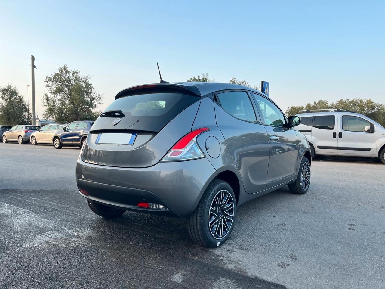 Lancia Ypsilon 1.0 FireFly 5 porte S&S Hybrid Oro Km0