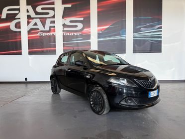 Lancia Ypsilon 1.0 FireFly 5 porte S&S Hybrid Silver