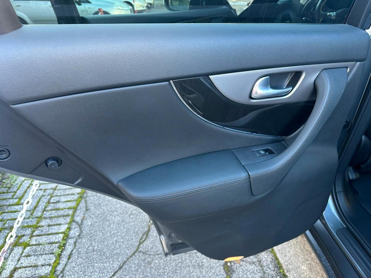 Infiniti QX70 3.0 diesel V6 AT S Premium