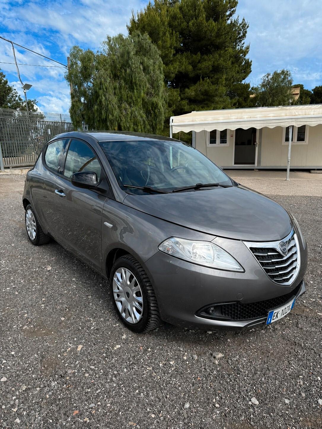 Lancia Ypsilon 1.2 69 CV 5 porte S&S Platinum