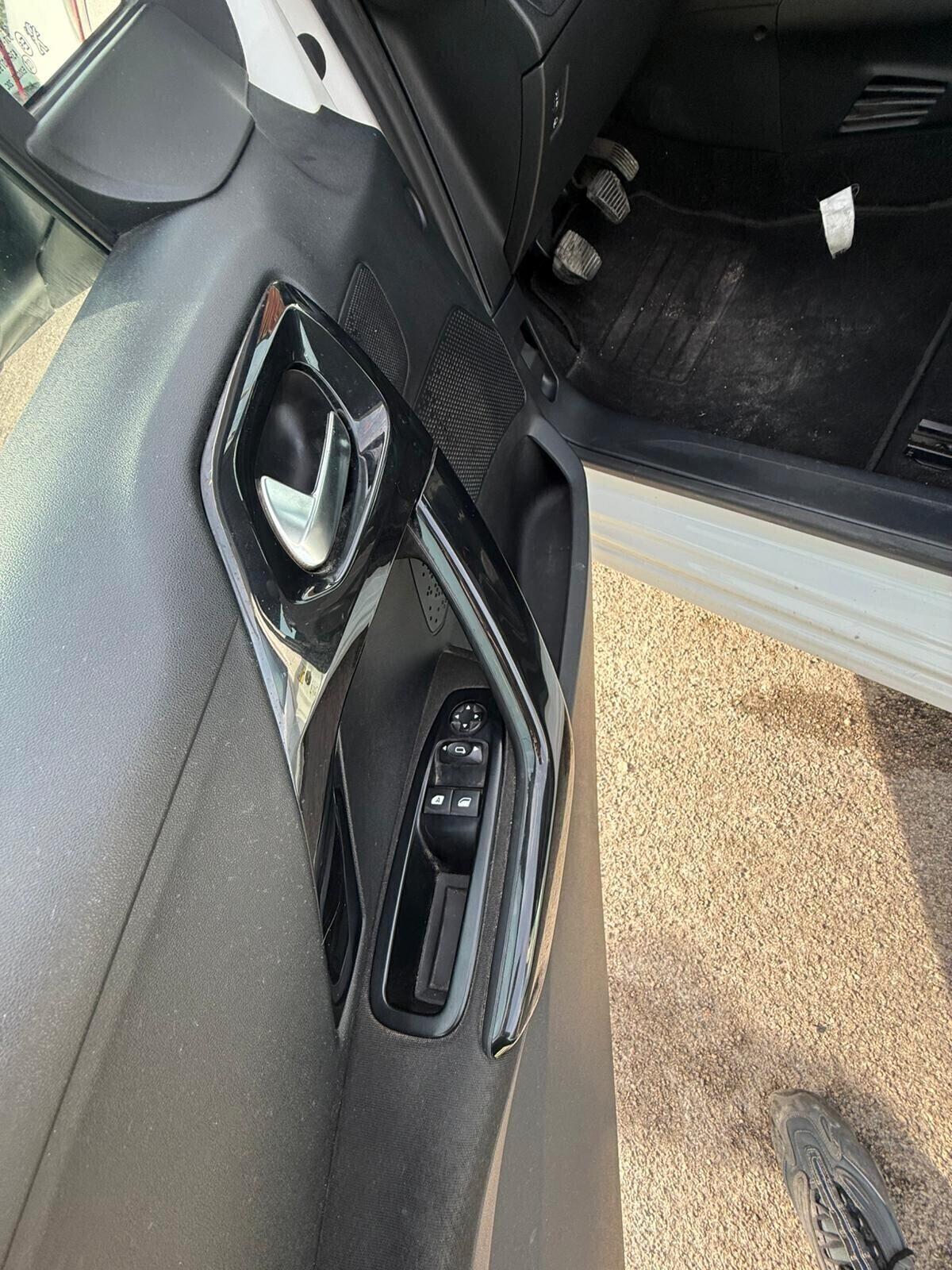 Peugeot 208 PureTech 82 3 porte Allure