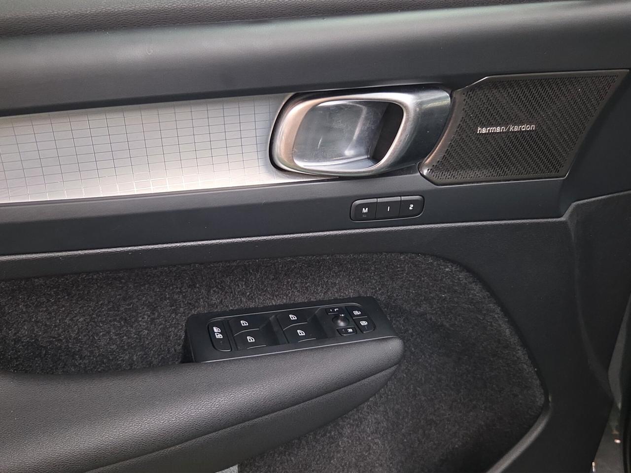 Volvo XC40 B4 AWD automatico Plus Bright